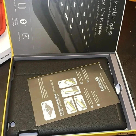 Zagg Tablet Keyboard Case for iPad 2/3/4 - Picture 2 of 3